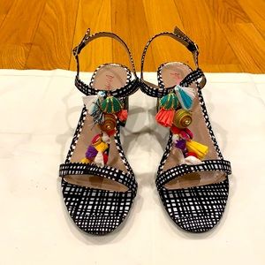 NBW Betsy Johnson Black and White Pumps size 8